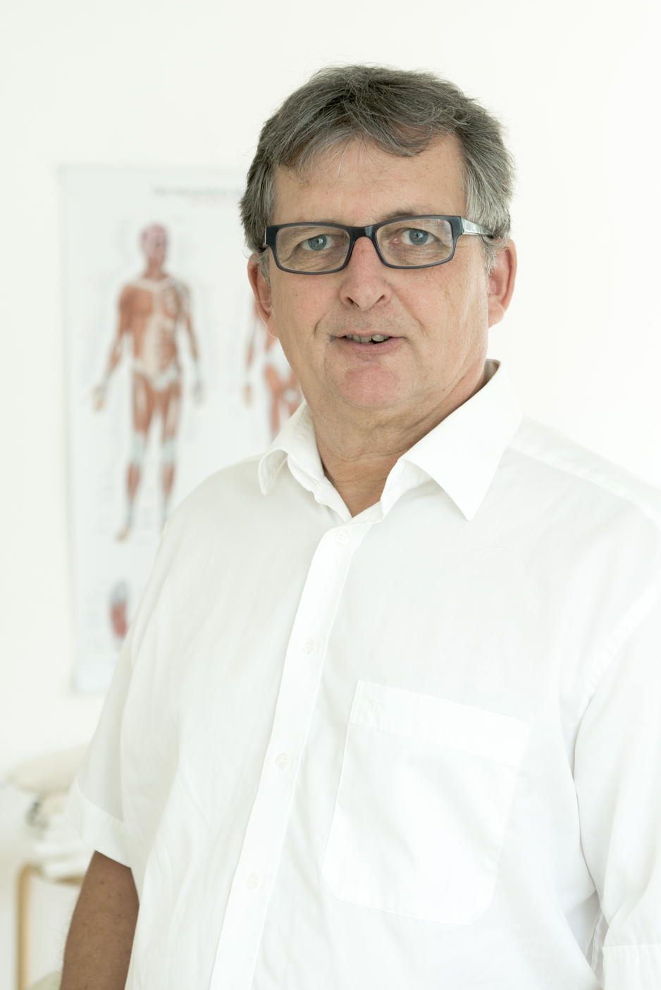 Pohltherapeuten wie Tilo Mörgen haben sich auch auf die Behandlung von Faszien spezialisiert, welche ebenfalls am Entstehen von Brustkorbschmerzen beteiligt sein können. | Praxis Bruckmann